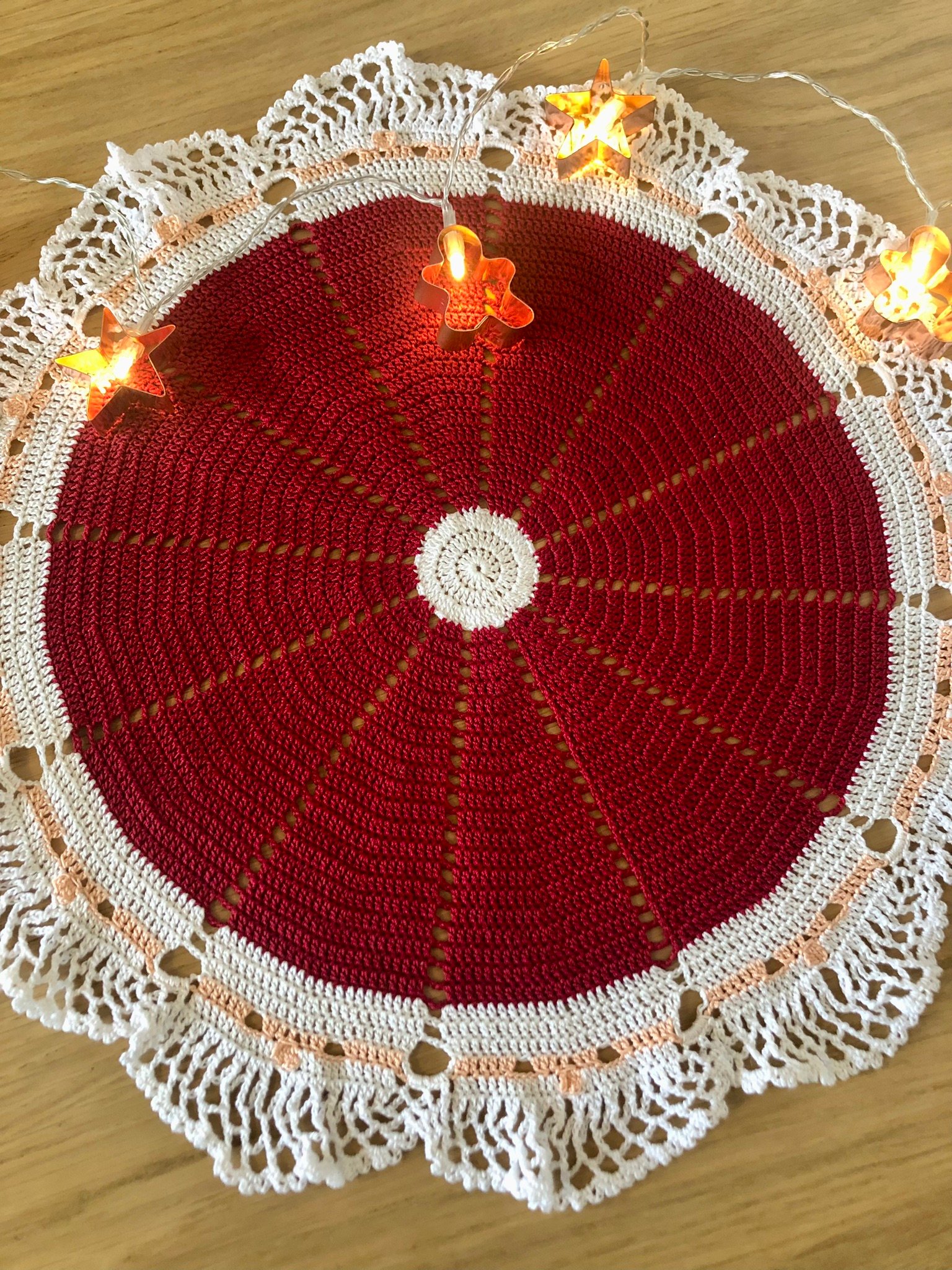 Christmas Crochet Doily: Santas by the Dozen by Marsha Glassner