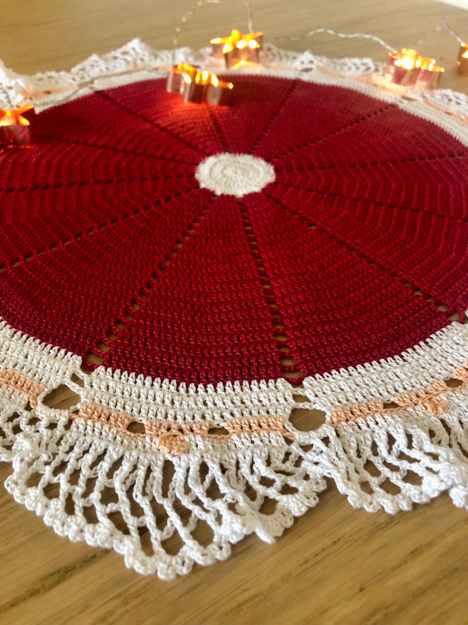 Christmas Crochet Doily: Santas by the Dozen by Marsha Glassner