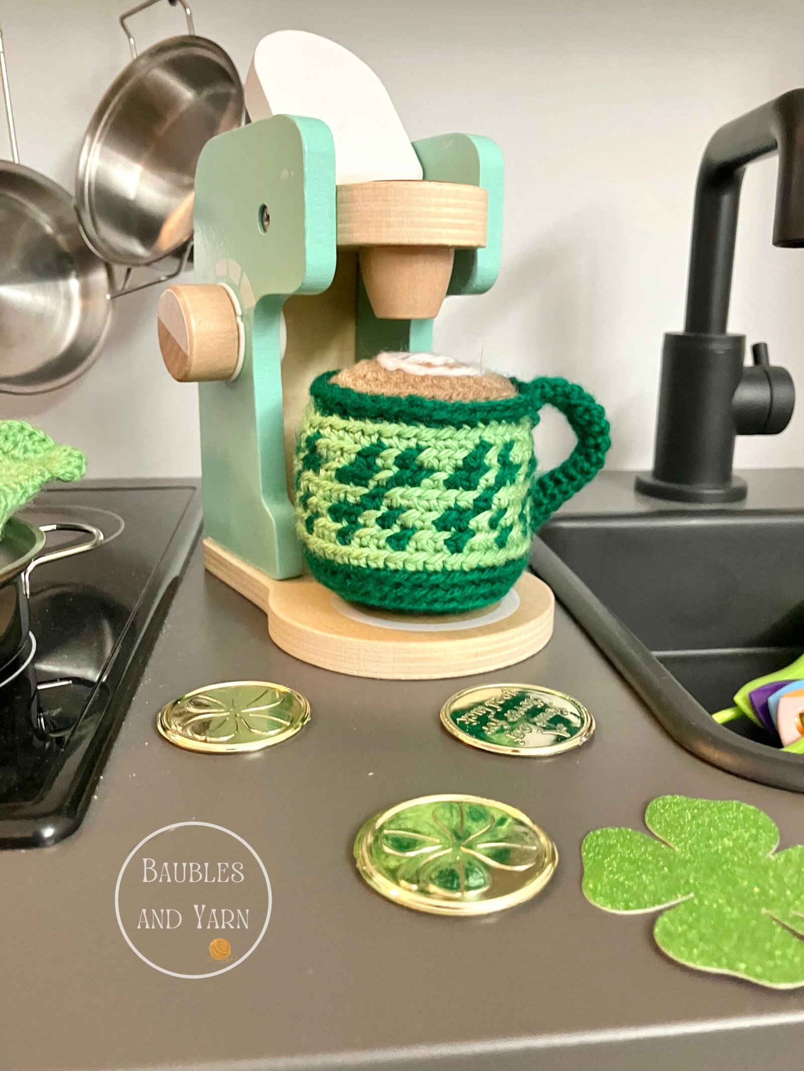 St-Patrick's Shamrocks Crochet Mug