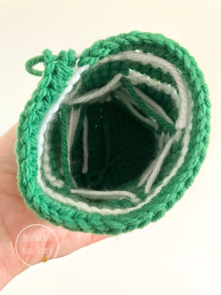 How To, Crochet Technique, How to Carry Yarn when Crocheting