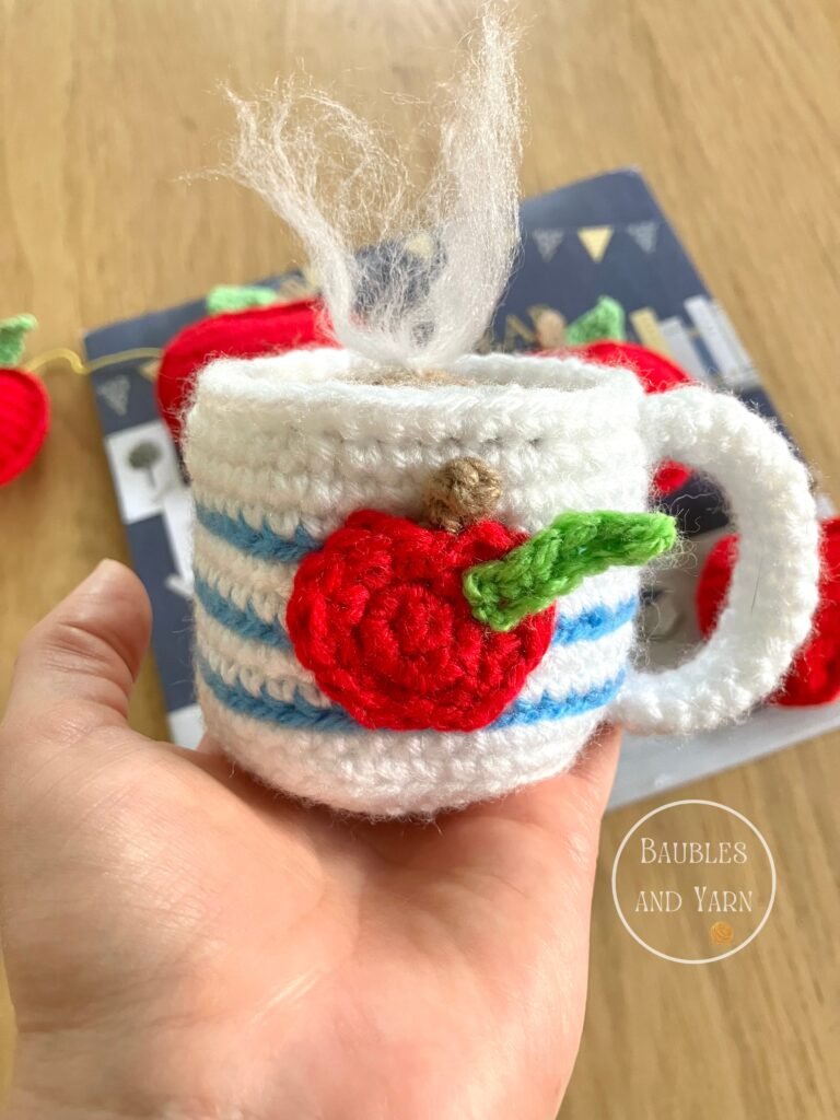 Free Crochet Back-to-School mug pattern