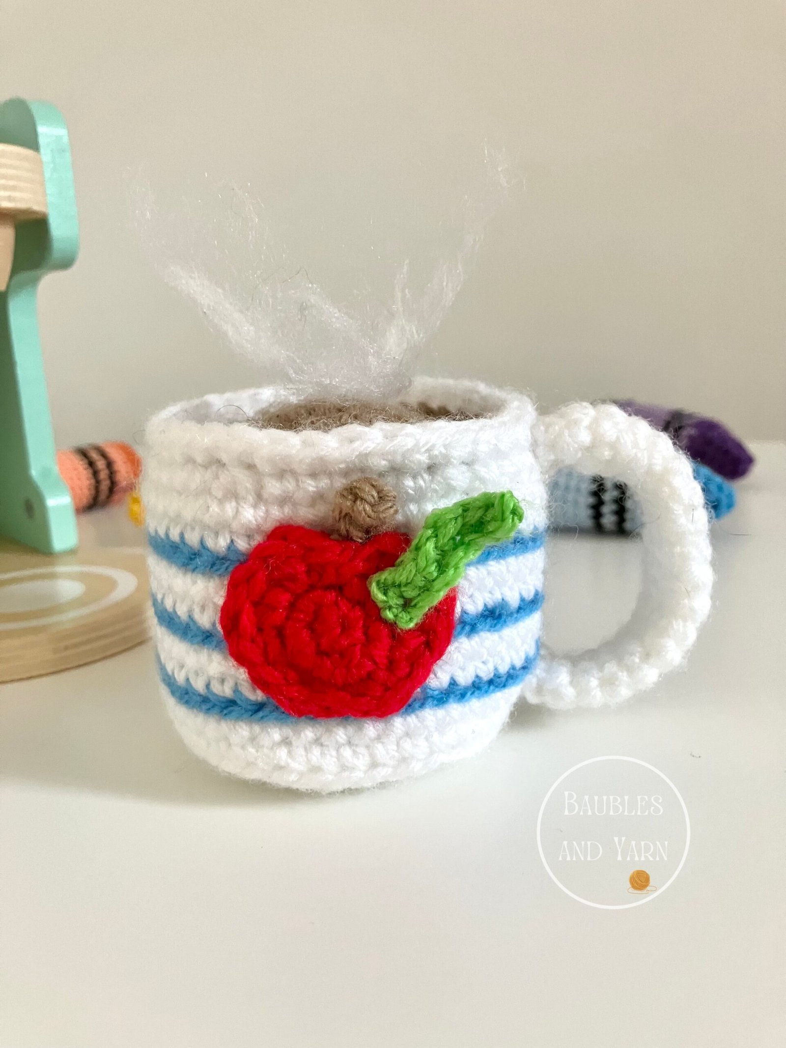 Free Crochet Back-to-School mug pattern