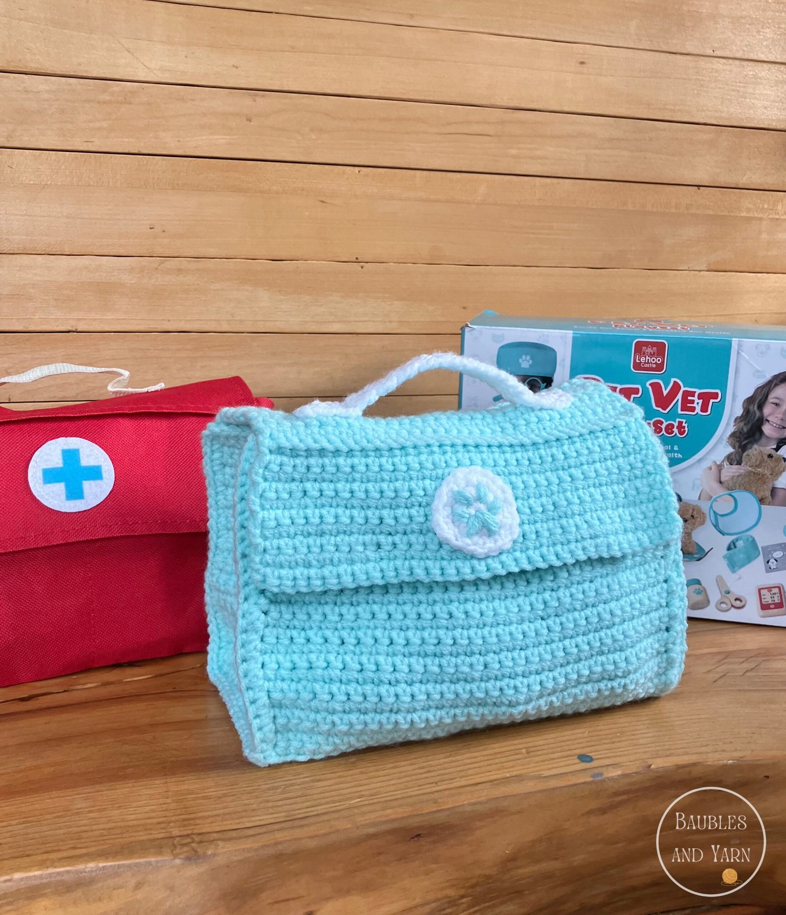 Little Vet Medical Bag – Free Crochet Pattern